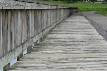 Obraz premium wooden bridge in the park