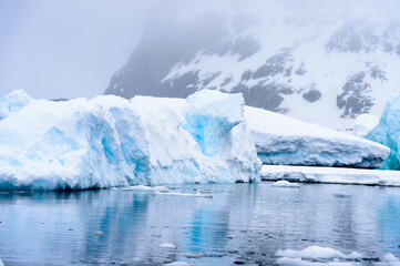 Fototapeta na wymiar Ice formations in Antarctica