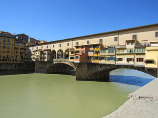 Obraz premium View of the Ponte Vecchio bridge over the Arno River in Florence, Italy 