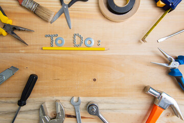 "To do" made of screws underlined by a yellow pencil on a wooden surface - Powered by Adobe