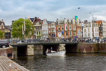 Obraz premium view of building and canal in the old town of Amsterdam, Netherlands