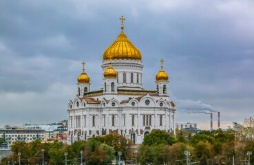 Fototapeta na wymiar Famous orthodox Cathedral Of Christ the Savior in Moscow, Russia