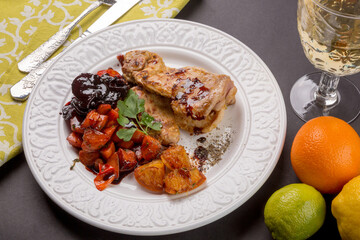 Chicken with orange and vegetables