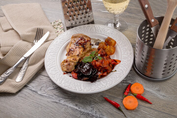 Chicken with orange and vegetables