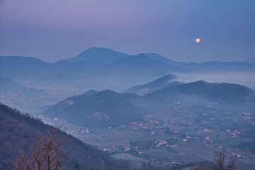 moon seen at dawn from the Euganean hills
