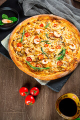 Aramatic pizza with tomatoes and cheese