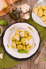 Potato gnocchi stuffed with pesto sauce.
