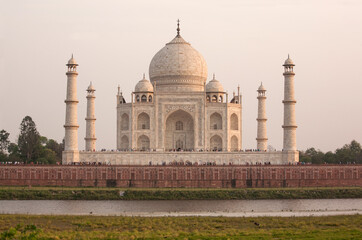 Fototapeta na wymiar Taj mahal, 7 wonder of the world in Agra, India