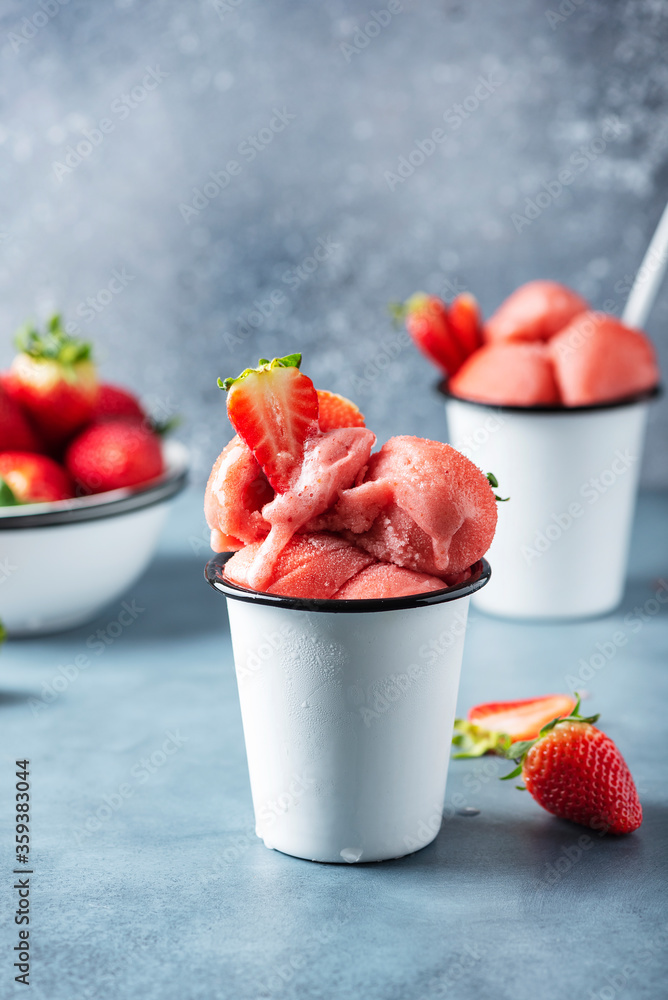 Poster summer strawberry ice cream