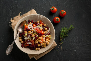 chickpeas salad witn red beans tomatoe onions and thymus