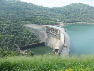 Fototapeta premium dam in the mountains
