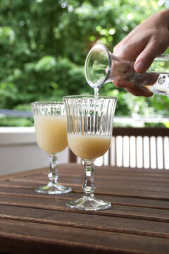 zwei gl&auml;ser pastis