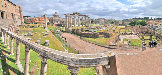 Panorama rzymskich ruin na Forum Romanum