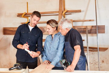 Fototapeta premium Master and apprentices in scheduling