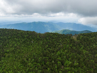 Obraz premium ６月の恵那山稜線上空より空のお散歩