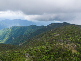 Obraz premium ６月の恵那山稜線上空より空のお散歩