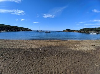 Île de Porquerolles à Hyères, calanques rocher et belle plage de sable blanc, plus bel endroit...