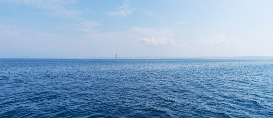 Obraz premium Calm sea and cloudy sky pierced with sun rays. Beautiful nature background.