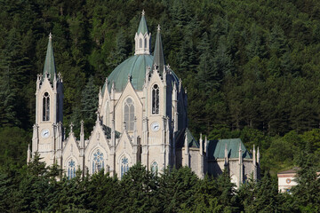 Castelpetroso, Italia - 22 giugno 2020: La Basilica santuario di Maria Santissima Addolorata