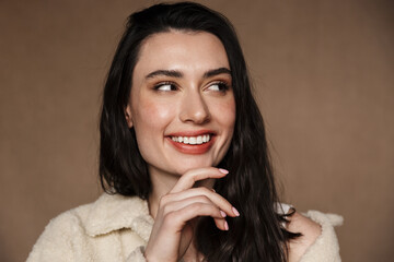 Photo closeup of funny cute woman laughing and looking aside