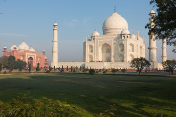 Fototapeta na wymiar Taj Mahal in Agra, India by sunrise