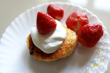 Cheese pancake with strawberries
