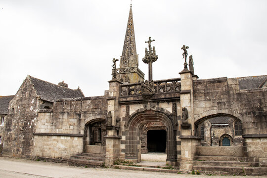 La Martyre. Fa&ccedil;ade de l'enclos paroissial. Finist&egrave;re. Bretagne
