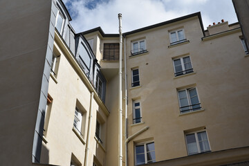 Obraz premium Cour d'immeuble à Paris, France
