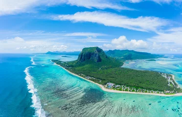 Photo sur Plexiglas Le Morne, Maurice Luxury beach with Le Morne mountain in Mauritius. Beach with palms and blue ocean. Aerial view.  Mauritius island panorama
