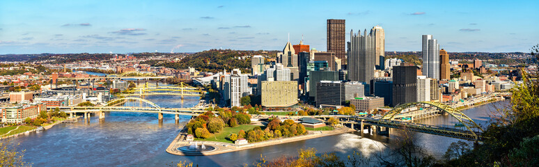 Panorama of Downtown Pittsburgh, known as the Golden Triangle. Pennsylvania, USA - obrazy, fototapety, plakaty