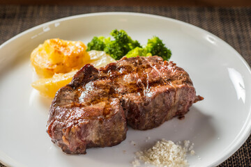 和牛の分厚いステーキ