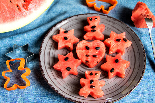 lustige figuren aus einer wassermelone ausgestochen f&uuml;r Kindergeburtstag, Party und mehr