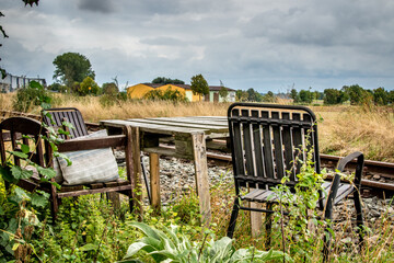 Hobo table and chairs along the railroad tracks