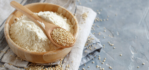 Fototapeta na wymiar Raw dry white quinoa flour seeds close up