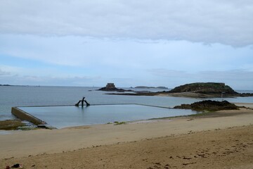 Piscine d'eau de mer à Saint-Malo en Bretagne