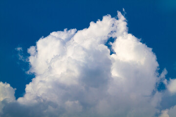 Obraz premium white cloud on blue sky