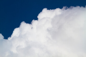 Obraz premium white cloud on blue sky