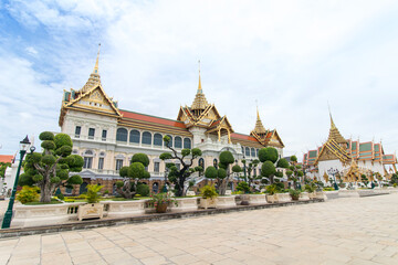 Fototapeta premium The Royal Grand Palace and Temple of the Emerald Buddha Bangkok, Thailand - June 18,2020 : The Chakri Maha Prasat Thone Hall