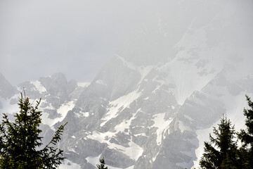 Berge im Nebel