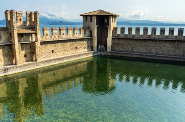 Obraz premium Detail of a tower of of Scaligero Castle of Sirmione. A town at the Garda Lake in Italy.