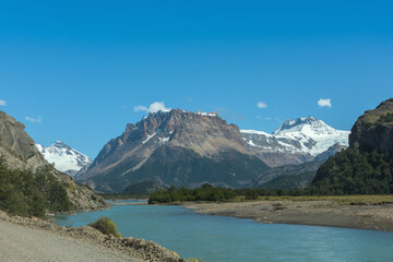 Naklejka na ściany i meble the las vueltas river near el chalten, patagonia, argentina