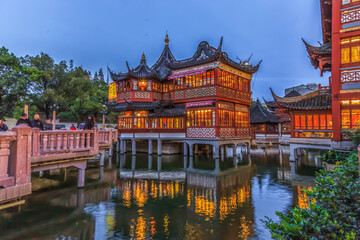 Fototapeta premium Photo taken from the Yu Garden with a modern skyscraper