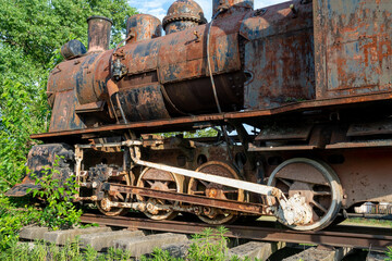 Fototapeta na wymiar Details of the old rusty train locomotive, wheel