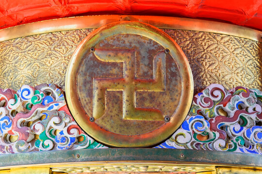 Close-up on japanese manji buddhist swastika or sauwastika engraved on the golden metal rim of Kaminarimon or Thunder gate paper lantern in the Asakusa Sensō-ji temple.