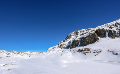 alpes d'huez en hiver neige et beau temps