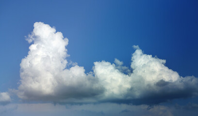 Obraz premium Photo of a white wonderful cloud