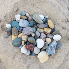 Fototapeta na wymiar stones on the beach