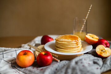 pancakes with honey and fruit juice