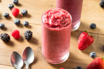 Organic Healthy Berry Smoothie