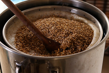 Home brewing craft beer in single vessel equipament